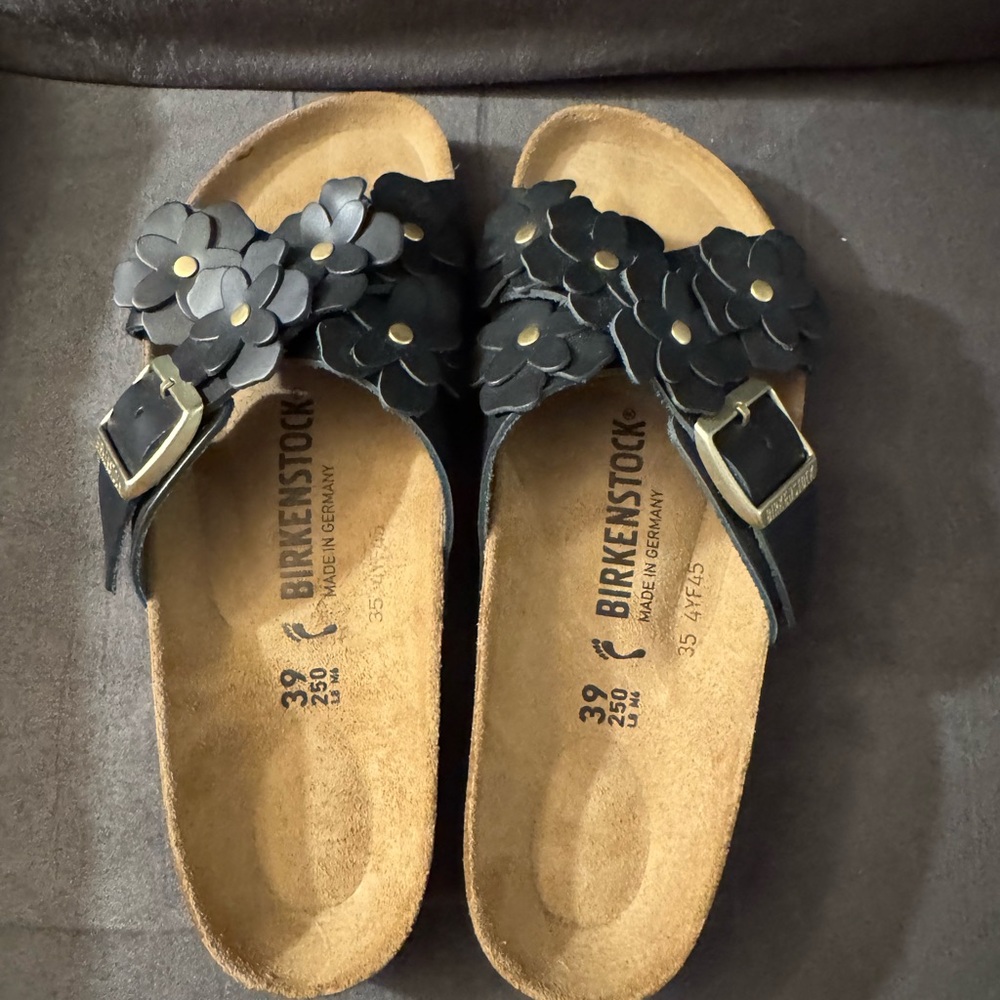 NWOT Birkenstock Black Floral Slide Sandals. Size 8/39 EU